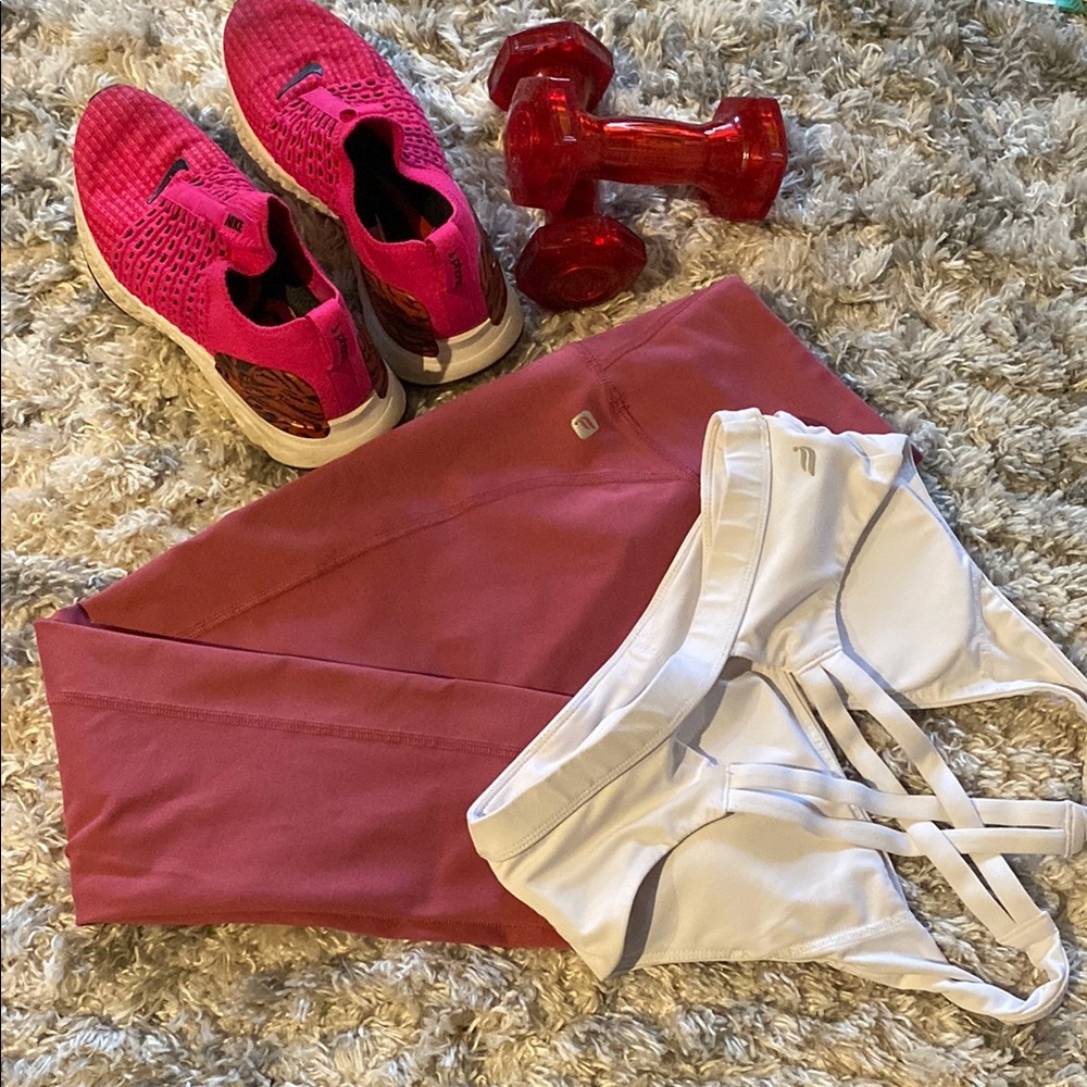 Define Fabletics leggings 7/4 , White Sports Bra Set